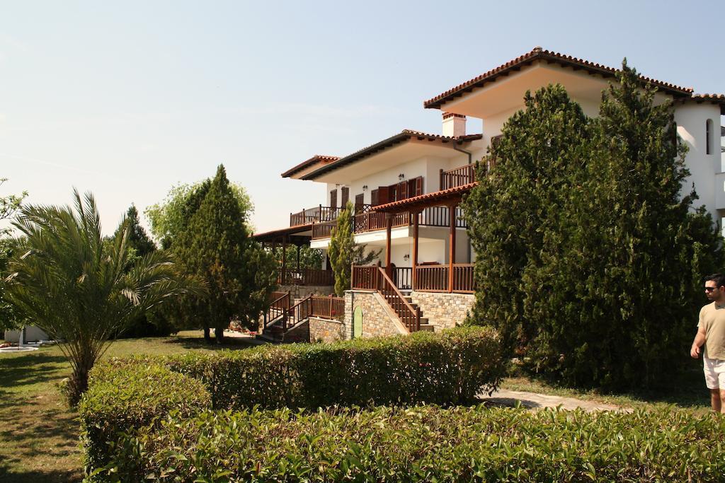 Villa Nikiti Exterior photo